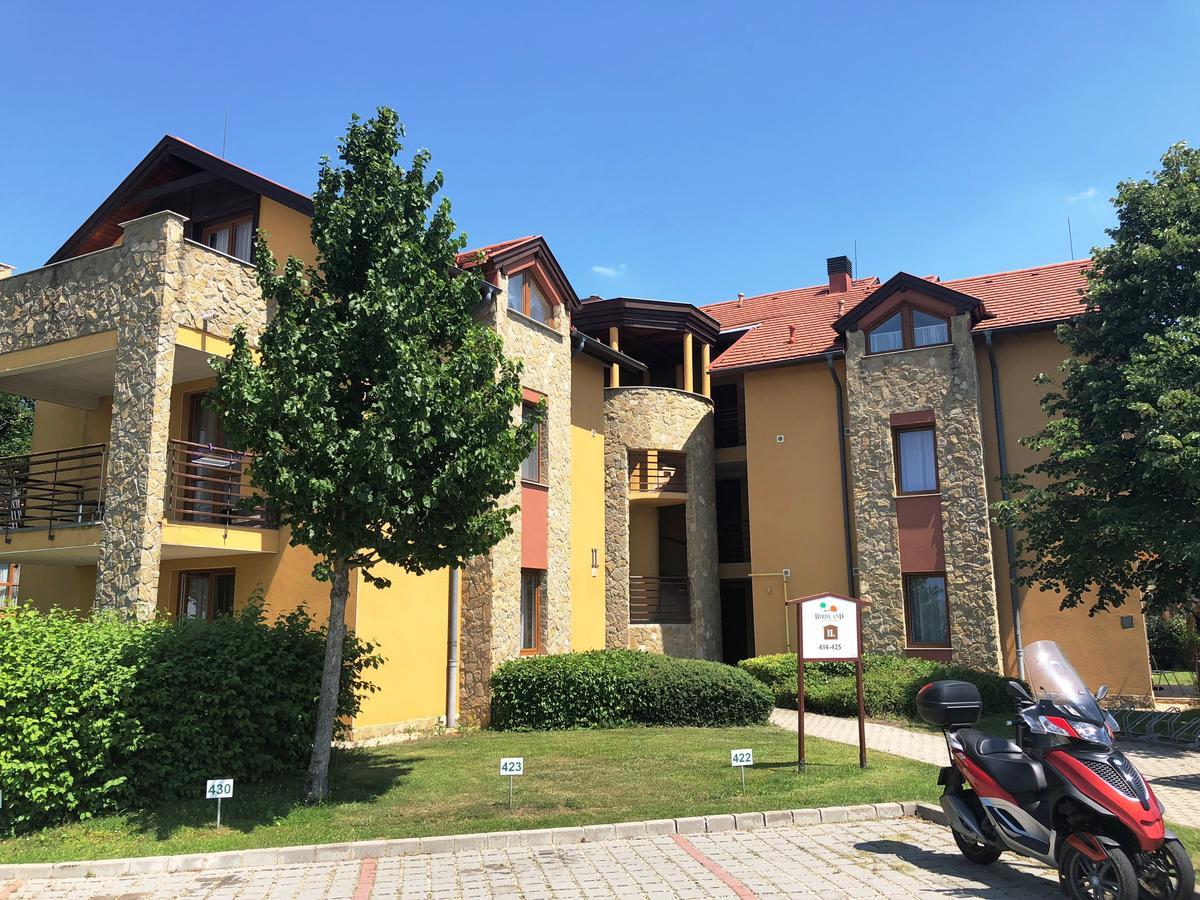 Luxus Golf Apartment Bük Exteriör bild